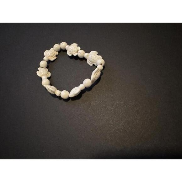 Jewelry - Handcrafted Floral Beaded Bracelet Sea Turtle j364